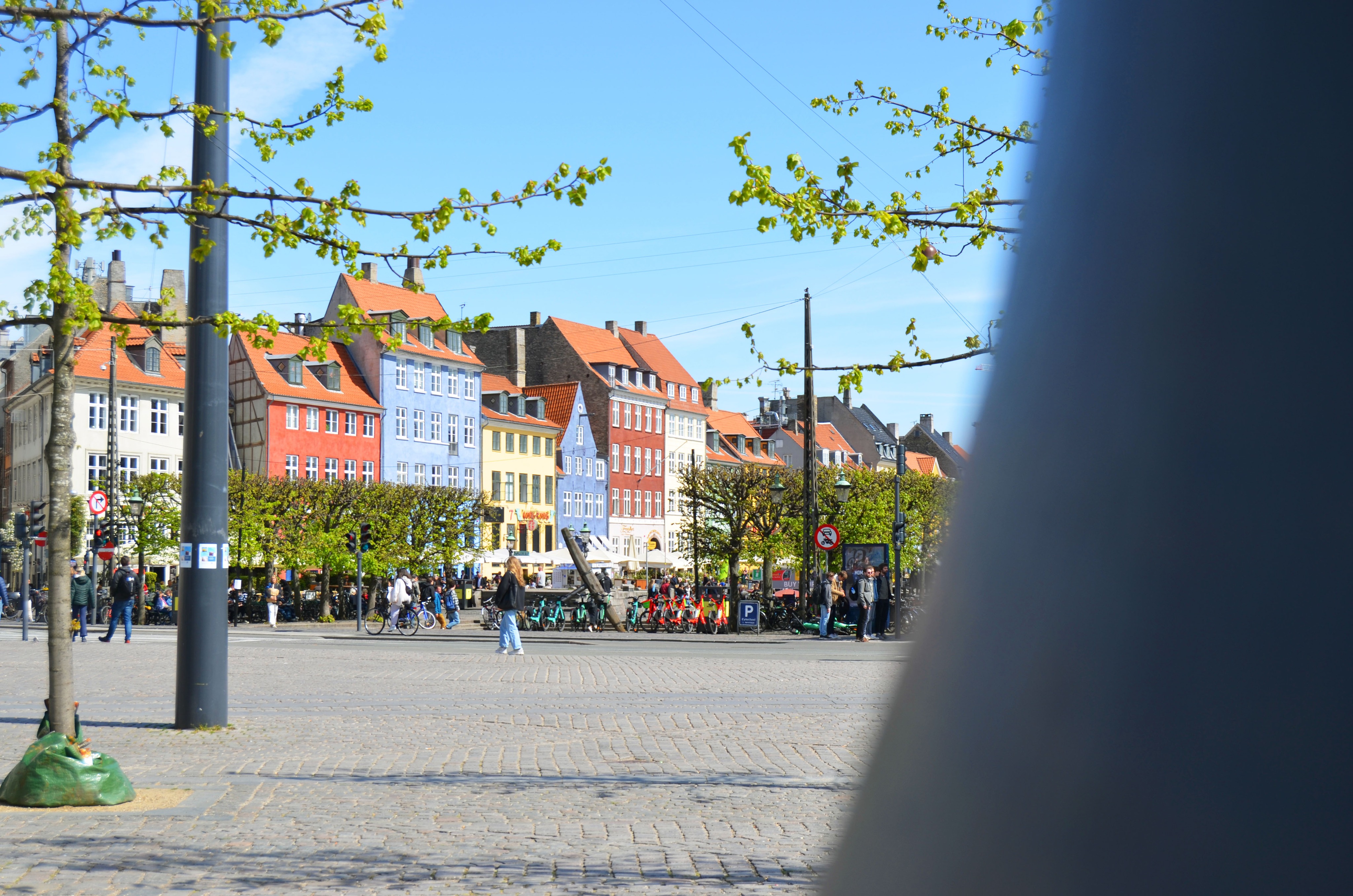 The start of Nyhavn with beautiful coloured houses