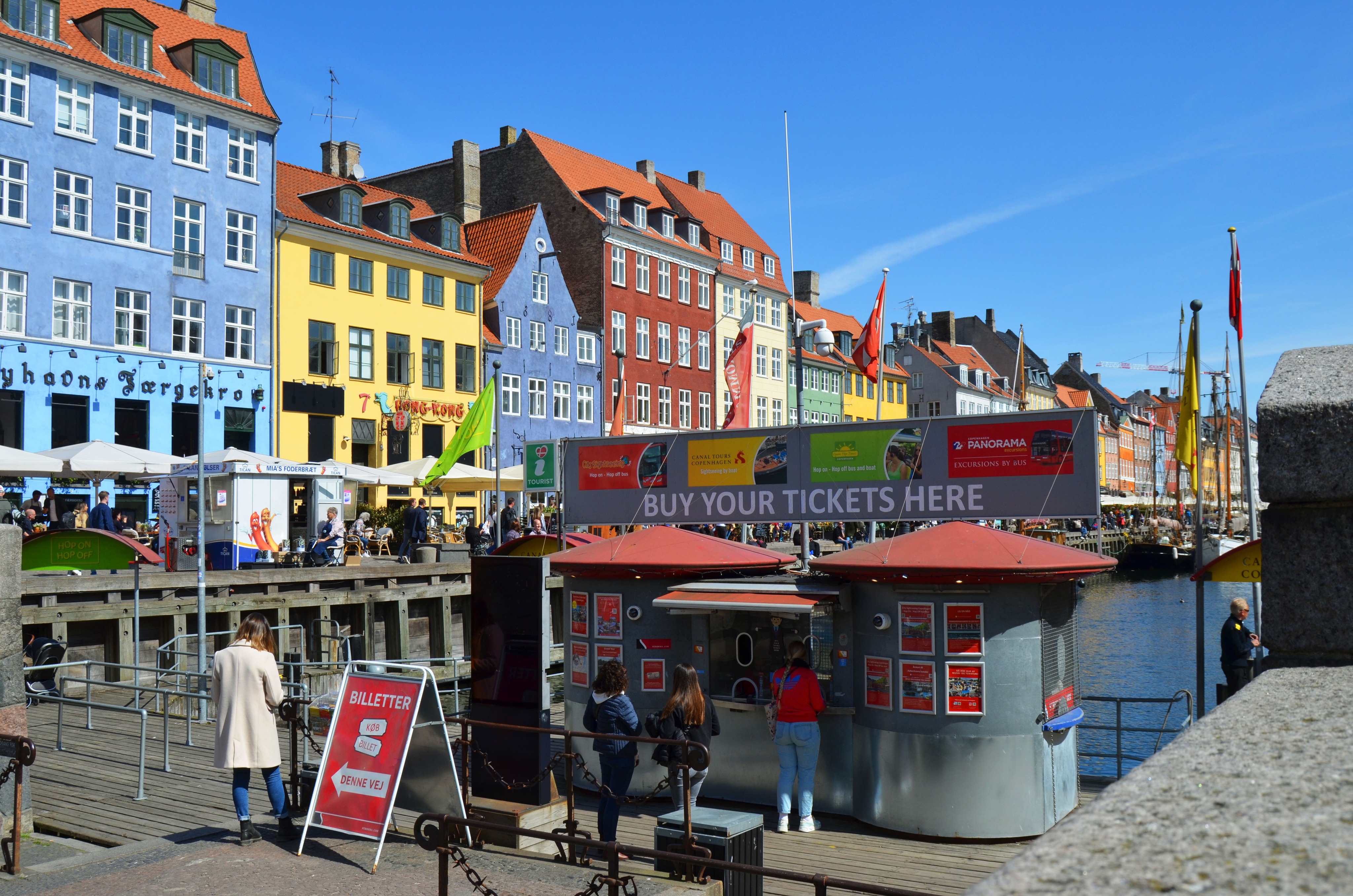 Ticket merchant for the canal tours for copenhagen